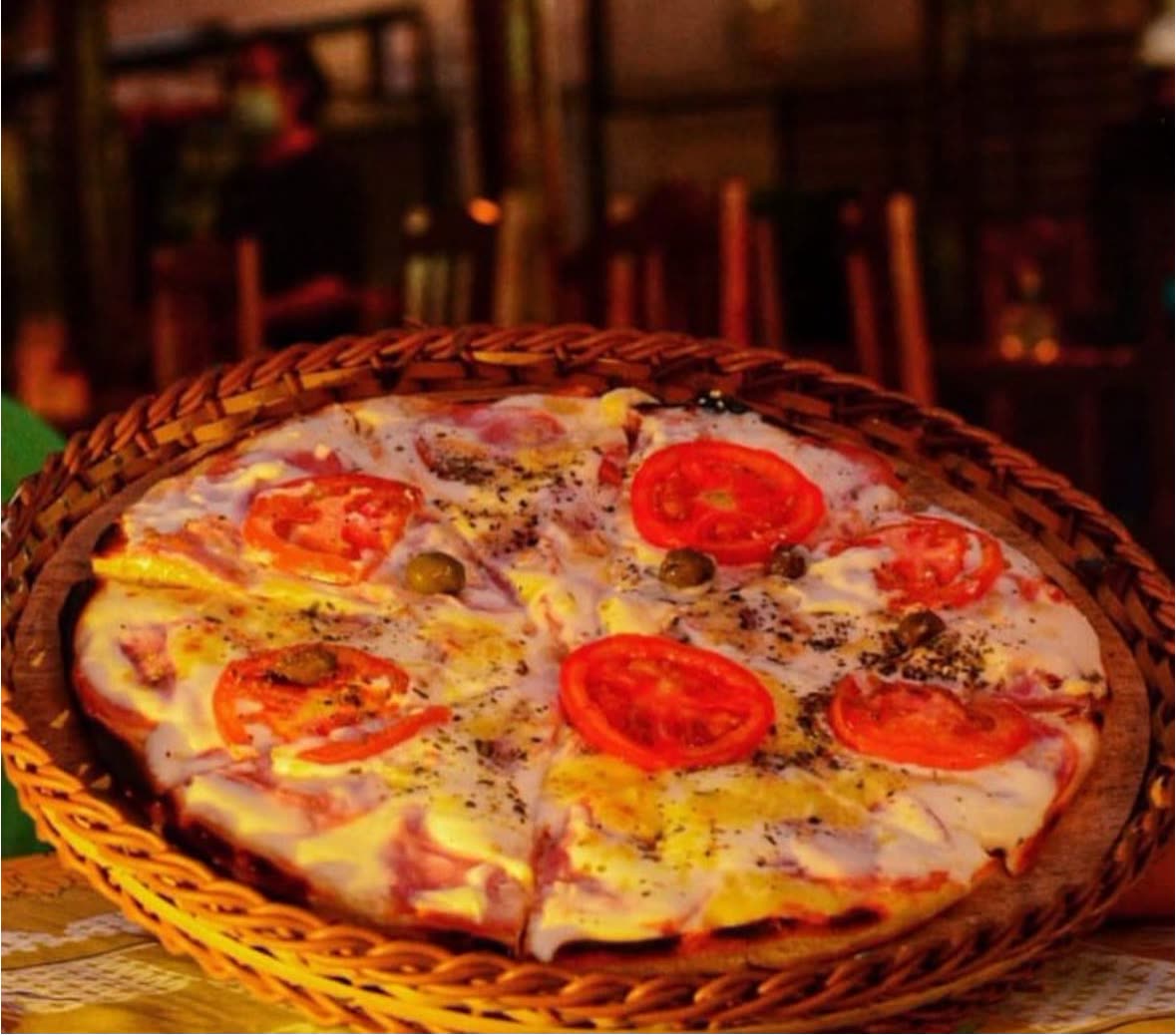 Pizza artesanal da Di Drayton Pizzas servida na cesta